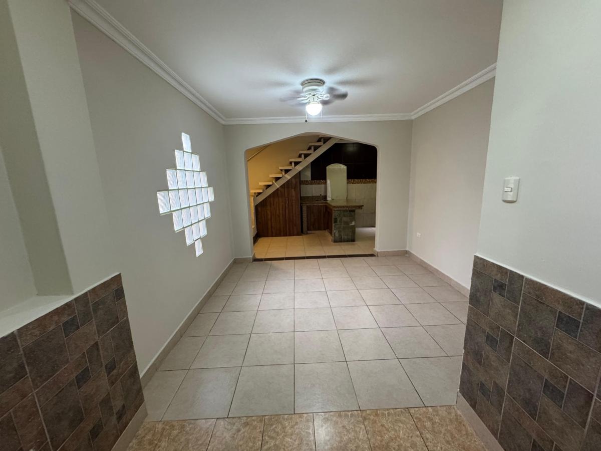 En Venta Casa en Cdla. El Cóndor en Norte de Guayaquil. Guayas — imagen 6