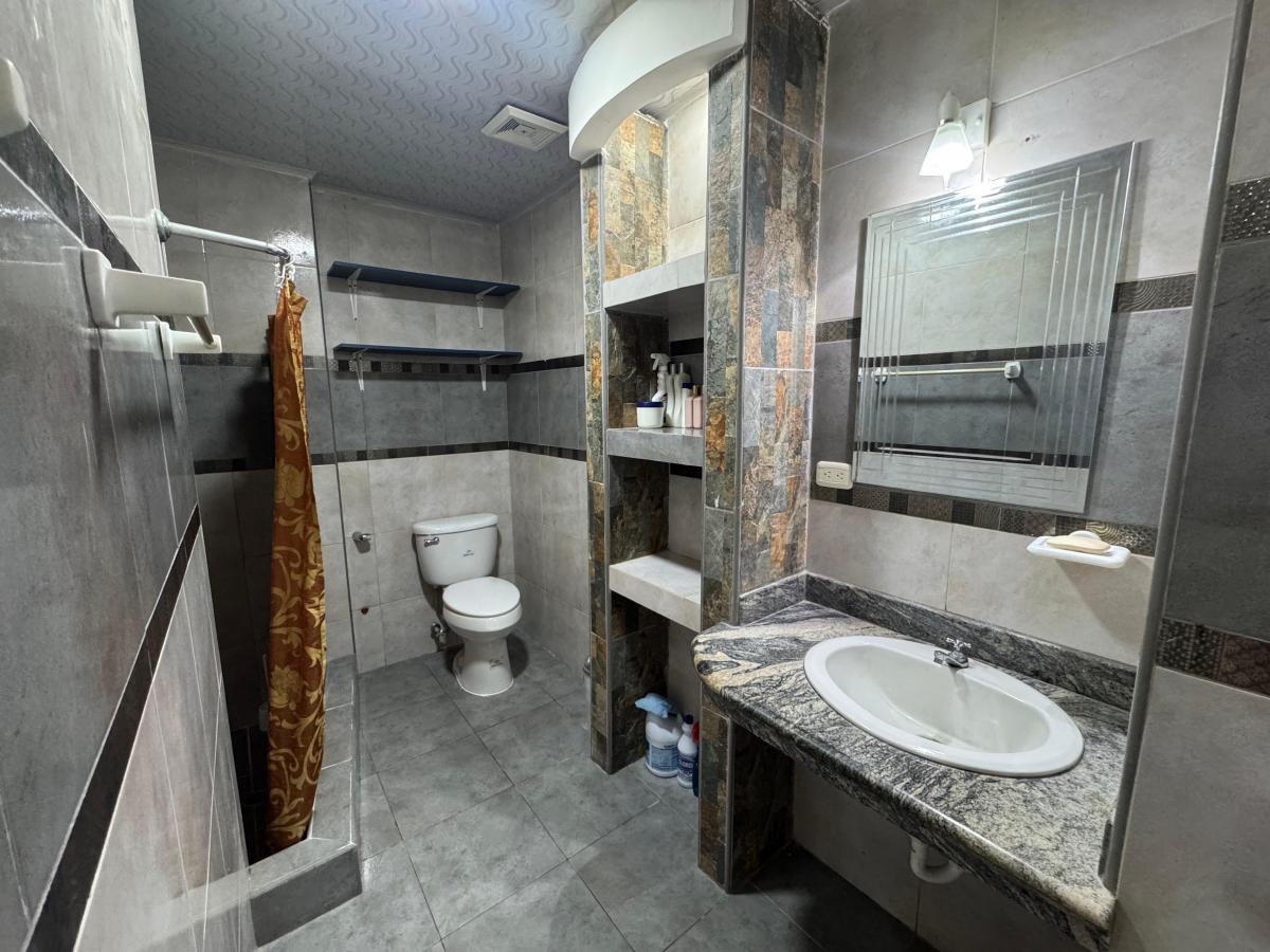 En Venta Casa en Cdla. El Cóndor en Norte de Guayaquil. Guayas — imagen 4
