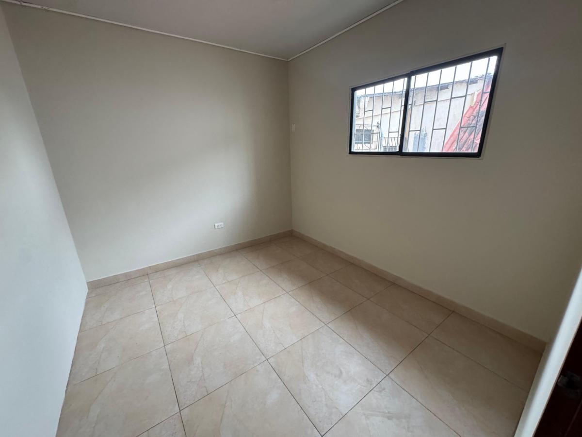 En Venta Casa en Cdla. El Cóndor en Norte de Guayaquil. Guayas — imagen 2