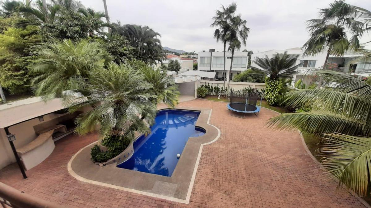 Laguna Club Se Alquila o Vende Linda Casa con Amplias Áreas Exteriores!, Guayas — imagen 10