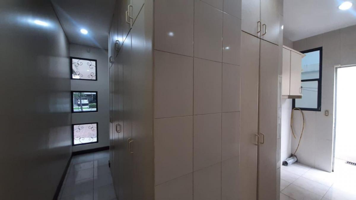 Laguna Club Se Alquila o Vende Linda Casa con Amplias Áreas Exteriores!, Guayas — imagen 2
