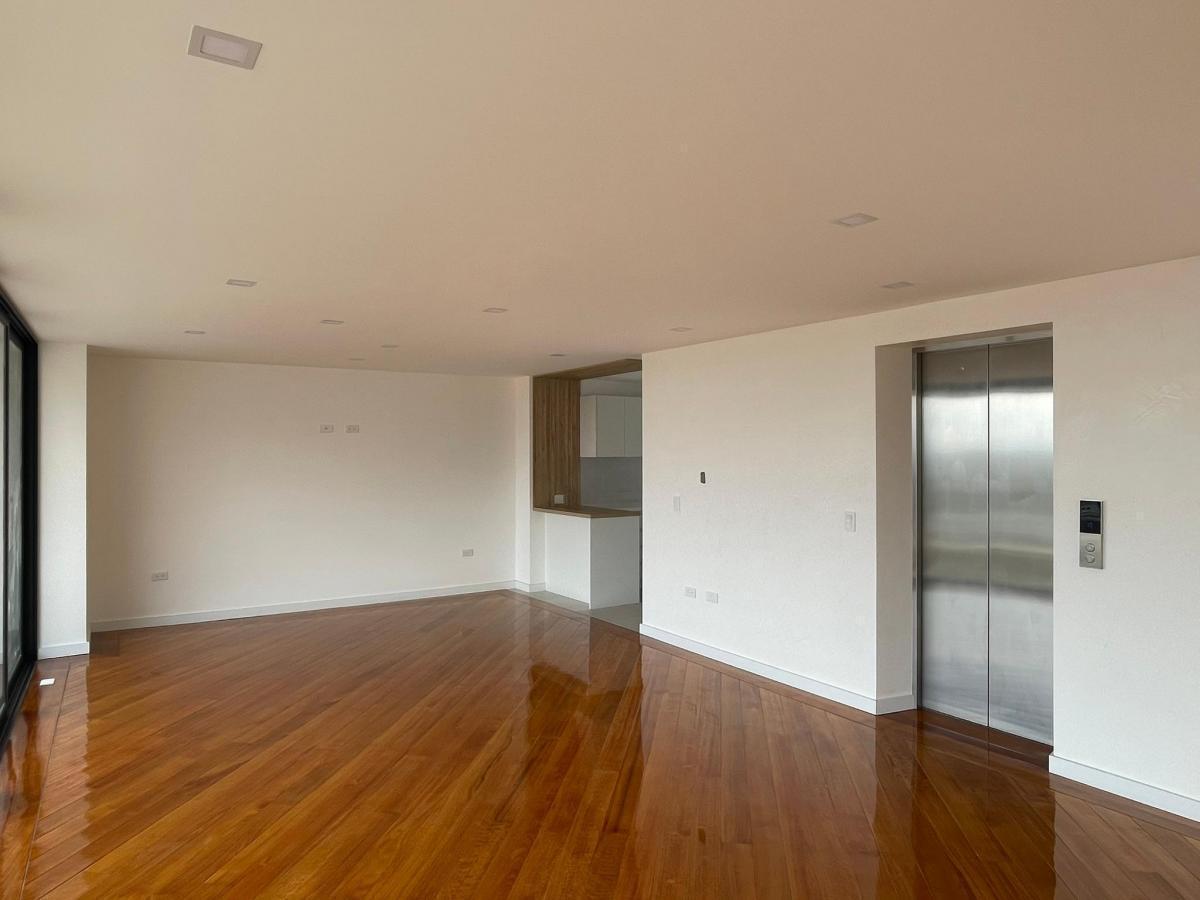 Venta Departamento de Lujo 3 Dorm. a Estrenar en Urbanización El Condado - Quito — imagen 5