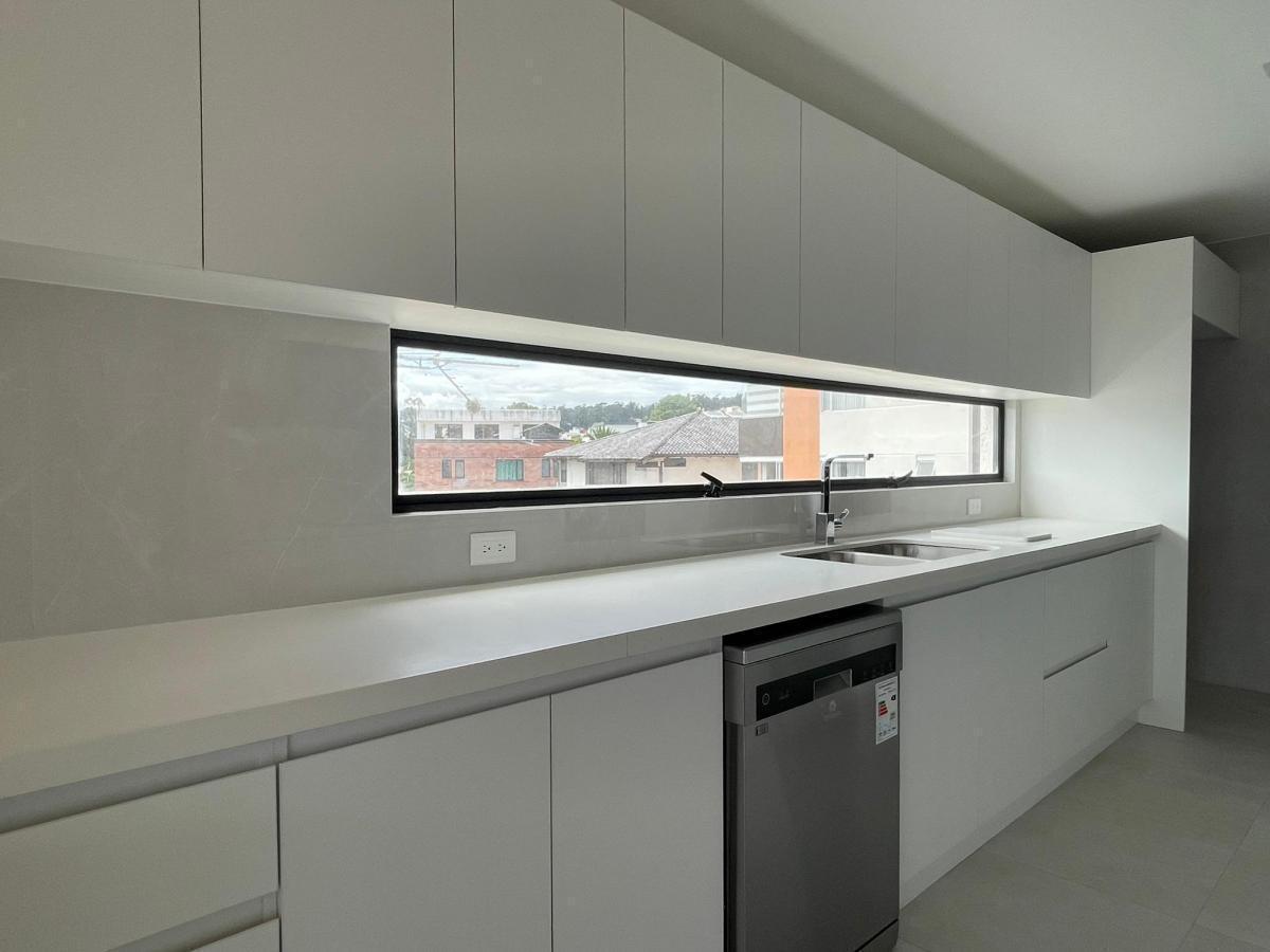 Venta Departamento de Lujo 3 Dorm. a Estrenar en Urbanización El Condado - Quito — imagen 3