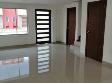 Venta Oportunidad Casa 2 Plantas con Amplia Terraza Valle de Los Chillos — imagen 2