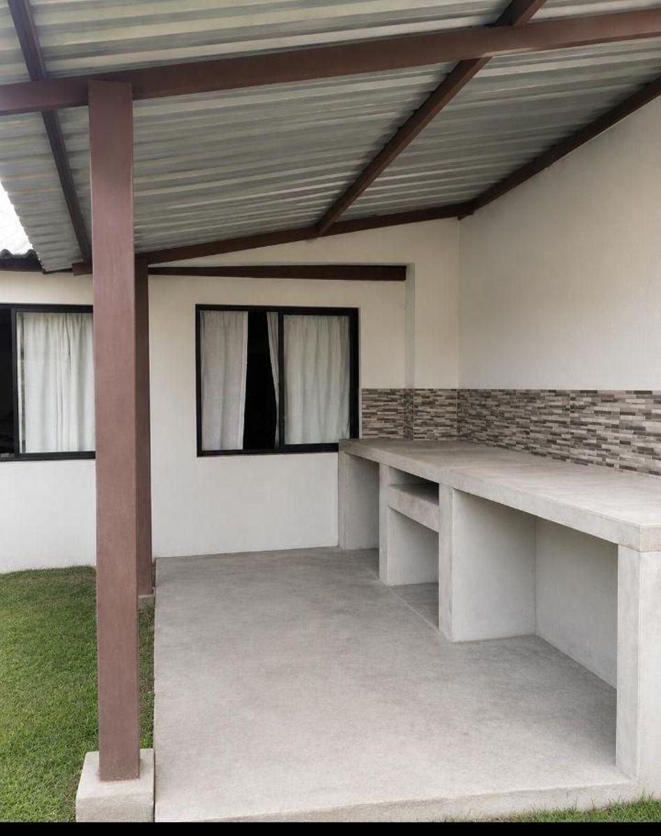 Propiedad de Oportunidad con Casa Principal y Dos Suites en Machachi — imagen 9
