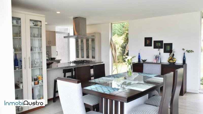 Cerca del Hospital del Iess, Venta de Hermosa Casa con Vista a La Ciudad, Azuay — imagen 5