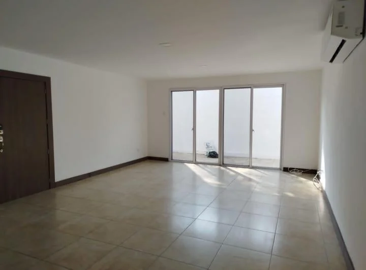 Departamento de Venta en La Urbanización Villas del Bosque, Vía a La Costa. Guayas — imagen 1