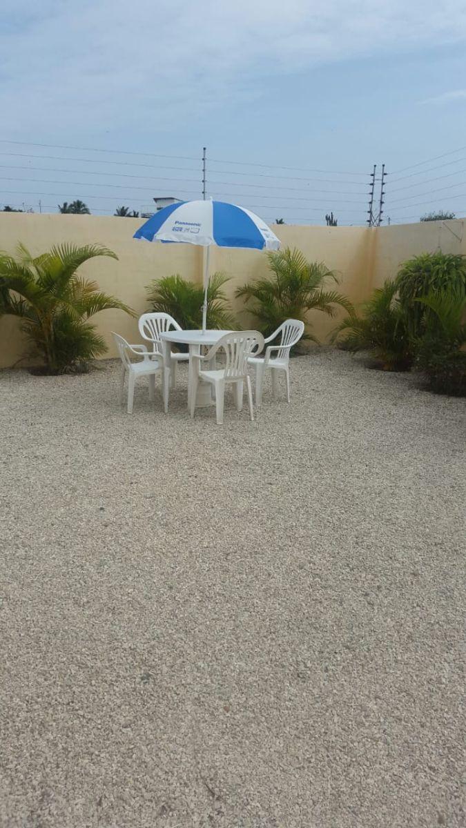 Venta de Casa de 213 m en Urbanización Cerrada, 2 Dorm. en Playas. en La Vía Playas Data, Guayas — imagen 2
