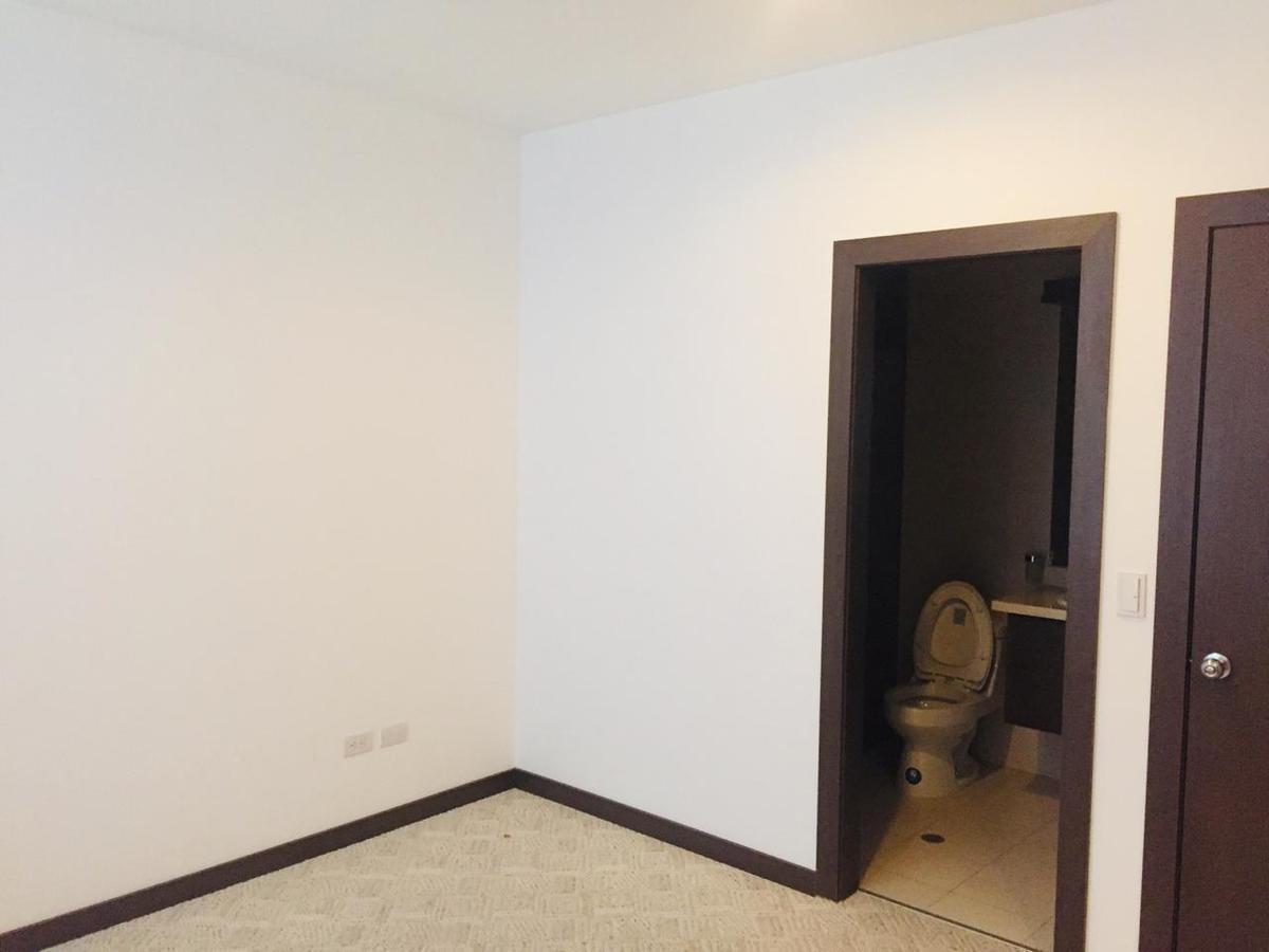 Vendo de Oportunidad - Quito Tennis Hermoso Departamento de Lujo, 2 Dorm. con Piscina Gimnasi — imagen 4