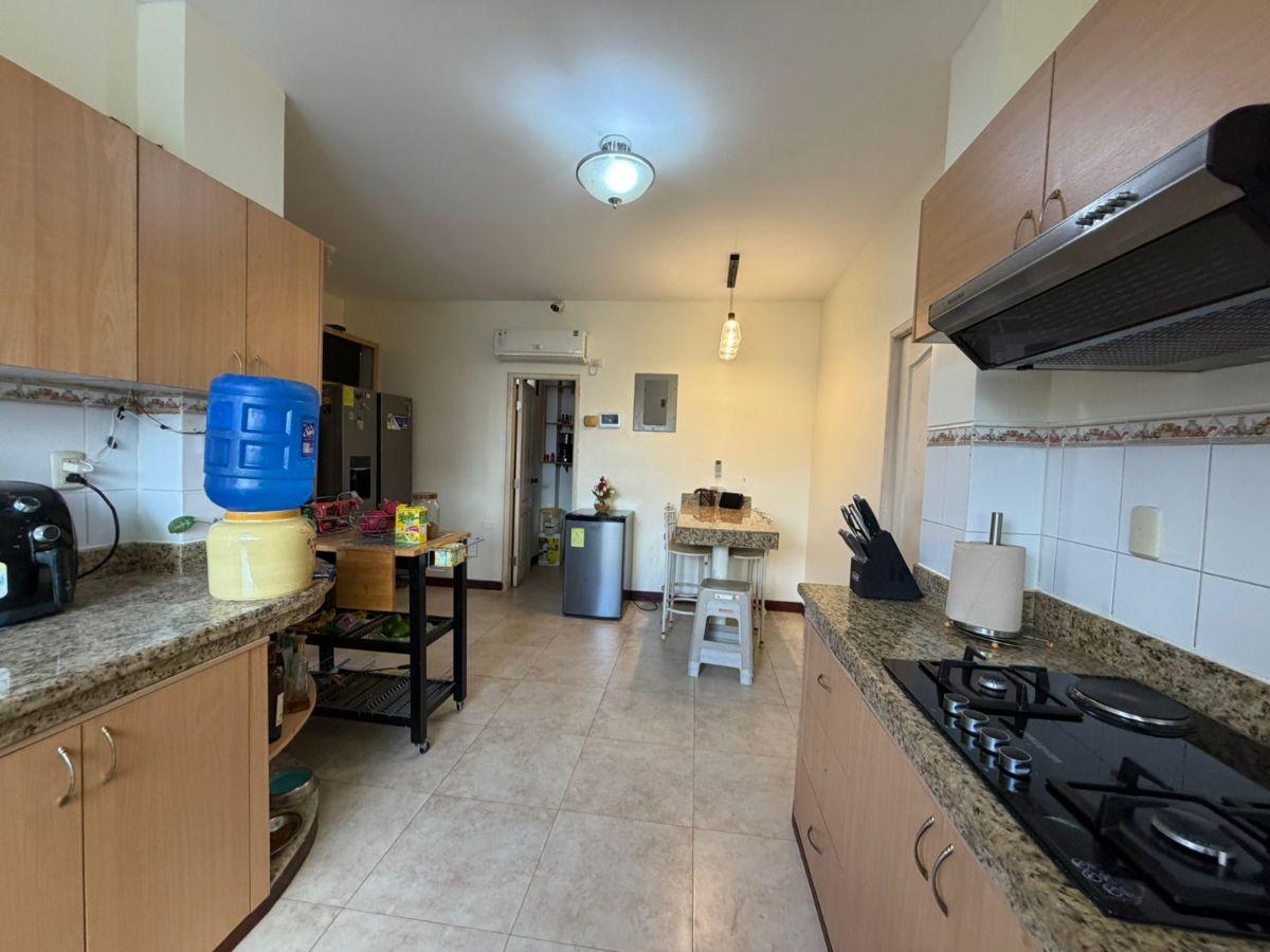 Casa en Alquiler o Venta de 419 m² con 4 Habitaciones en Urbanización de Vía a La Costa - Km. 22, Guayas — imagen 4