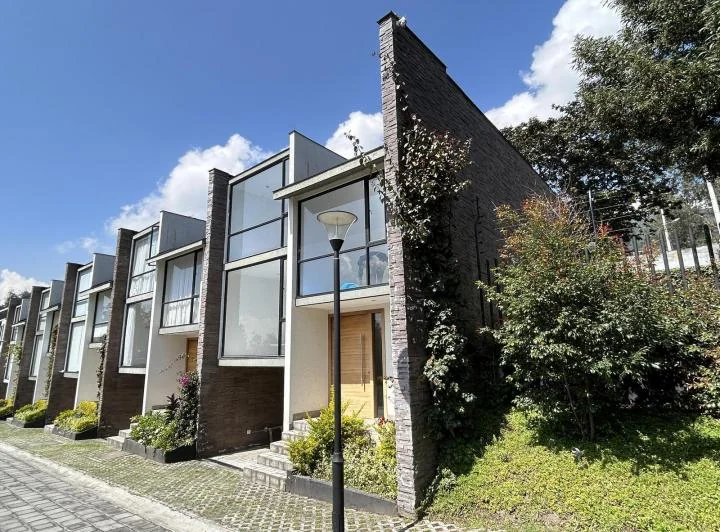Venta Linda Casa en Lumbisí 3 Dorm. — imagen 1