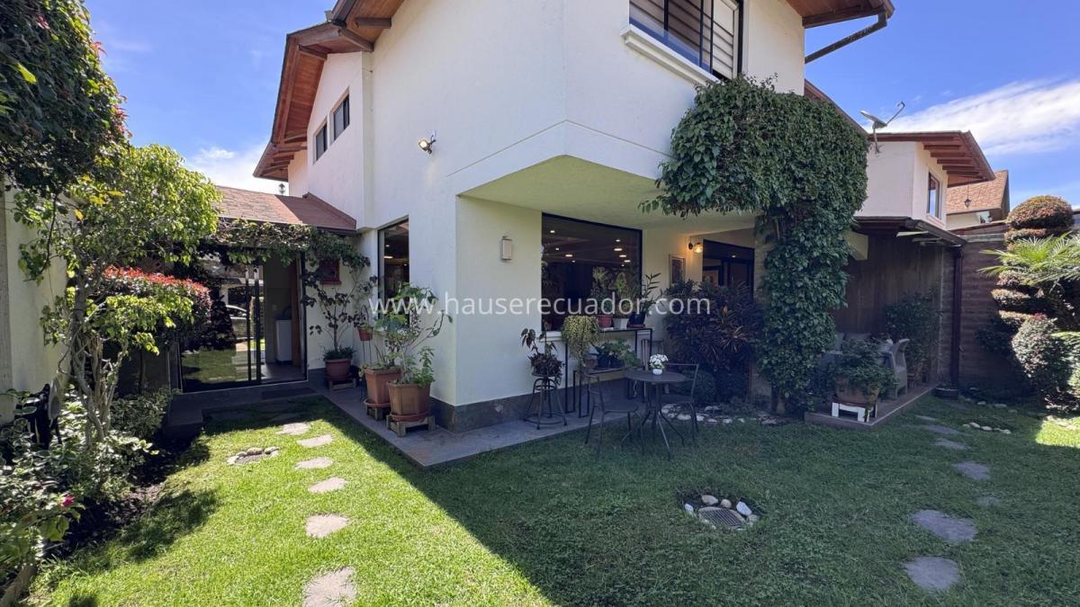 Casa de Venta Remodelada | 3 Habitac. | Amplias Áreas Verdes | Seguridad 24/7 | Sector Residencial — imagen 10