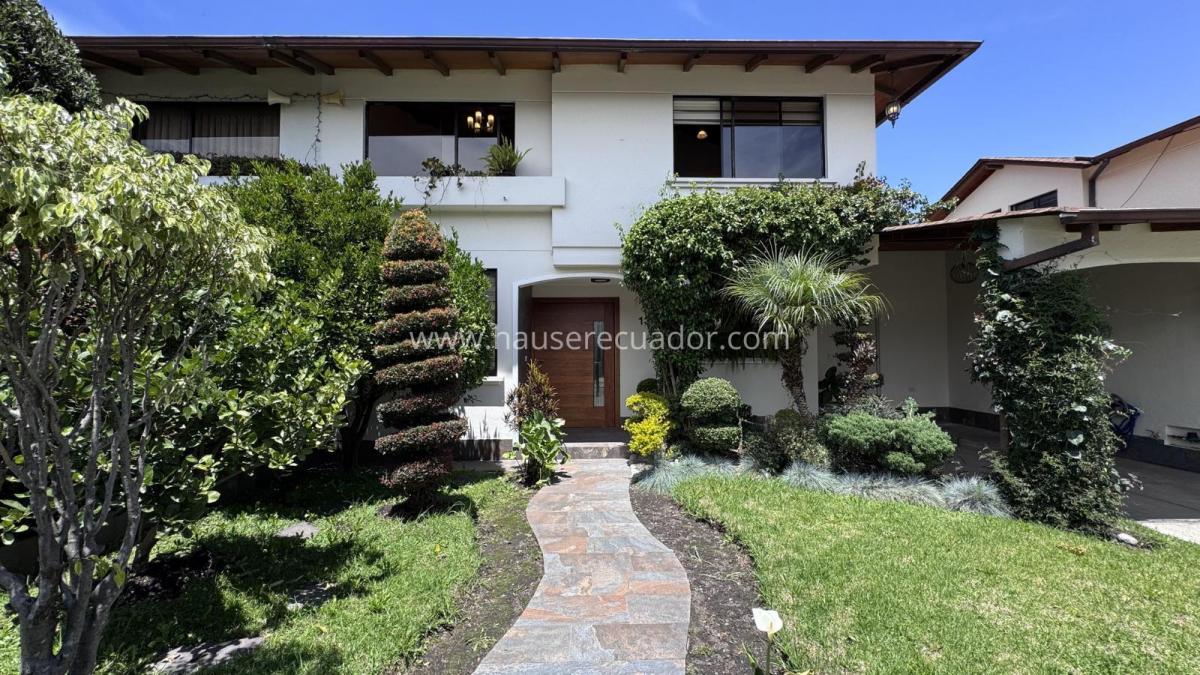 Casa de Venta Remodelada | 3 Habitac. | Amplias Áreas Verdes | Seguridad 24/7 | Sector Residencial — imagen 7