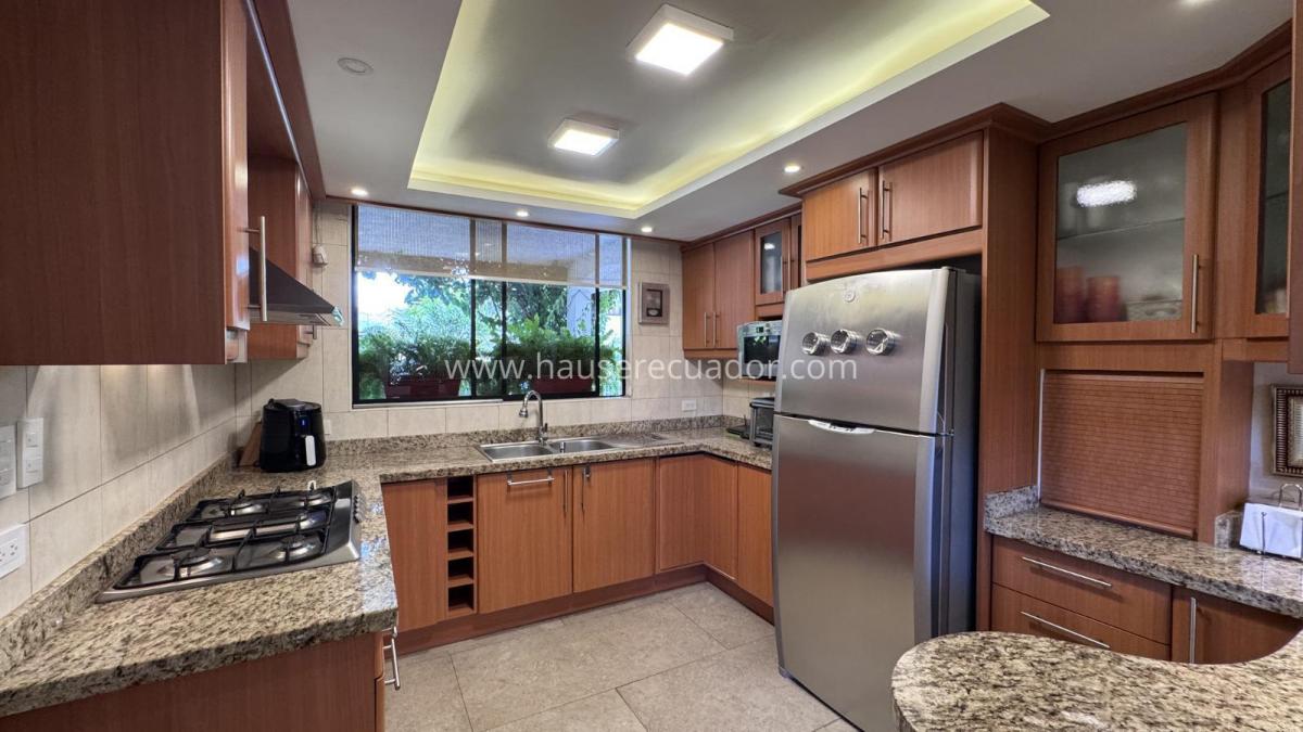 Casa de Venta Remodelada | 3 Habitac. | Amplias Áreas Verdes | Seguridad 24/7 | Sector Residencial — imagen 5