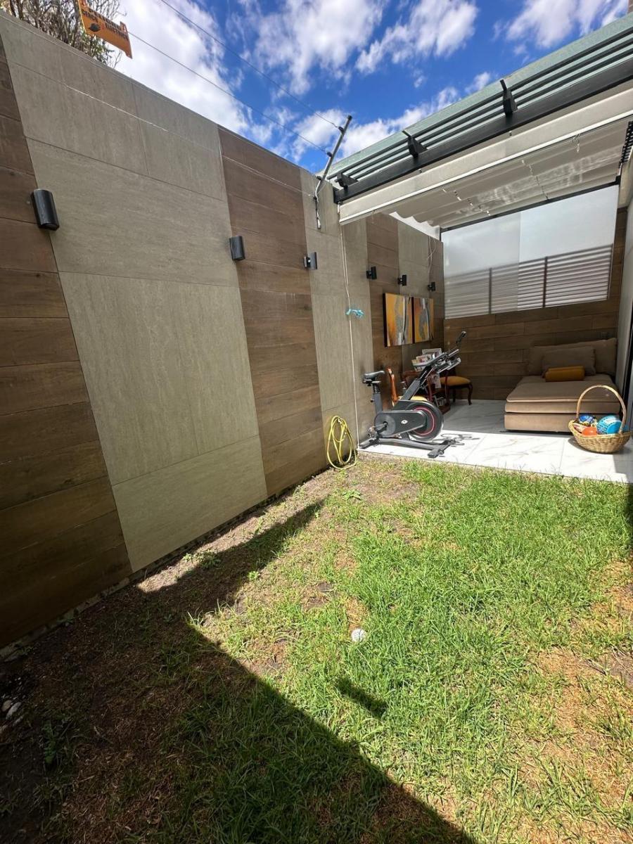 Casa en Venta Moderna 3 Dorm. Av Intervalles Cumbayá — imagen 8