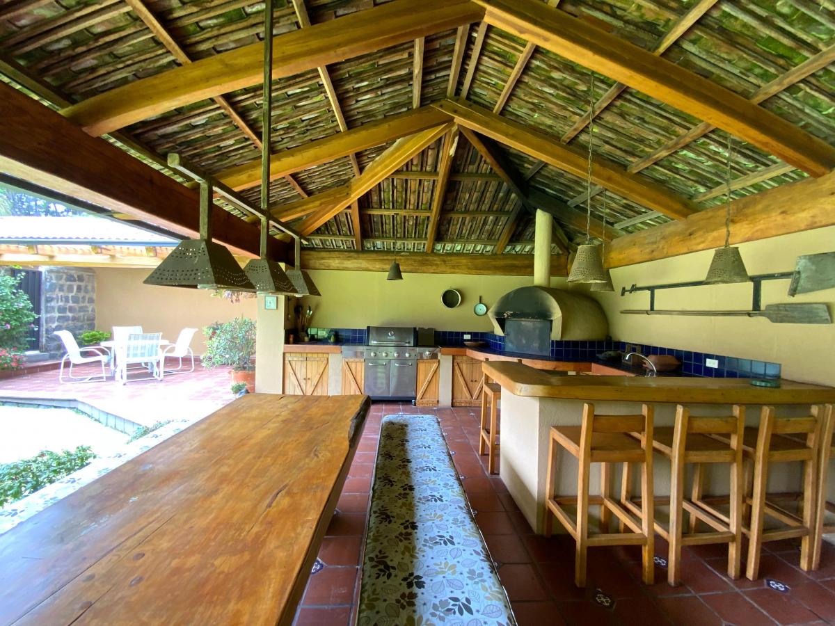 Vendo Hermosa Propiedad Sector Los Cerros Golf Club Cuatro Dorm. — imagen 2