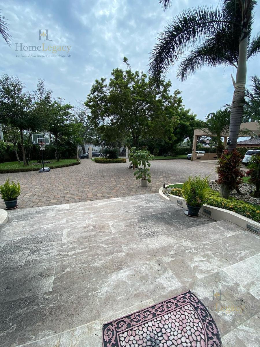 Casa en Venta con Piscina en Samborondón: Lujo en Una Sola Planta Am, Guayas — imagen 10