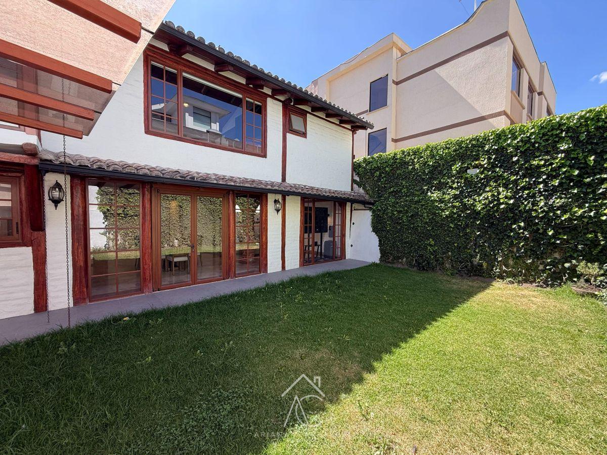 Casa Rústica en Venta Dentro de La Urbanización El Condado — imagen 7