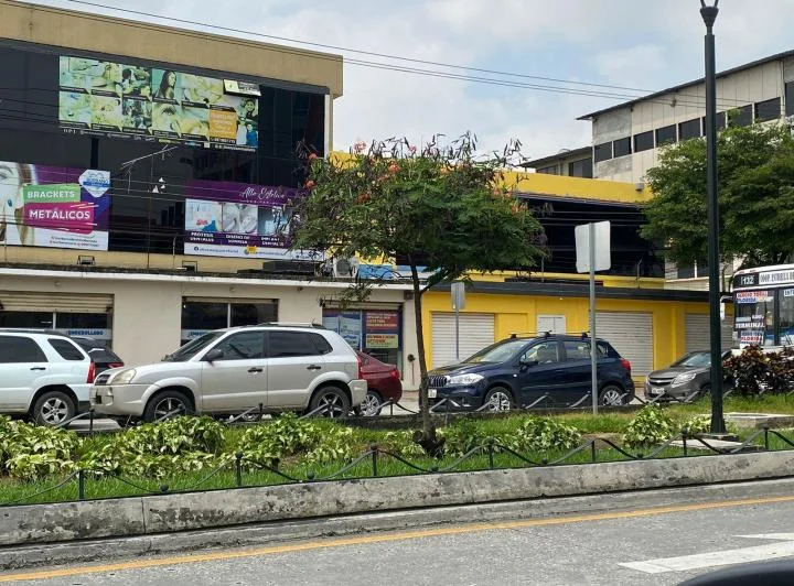 Oportunidad Edificio Super Rentero con 33 m de Frente, Guayas — imagen 1