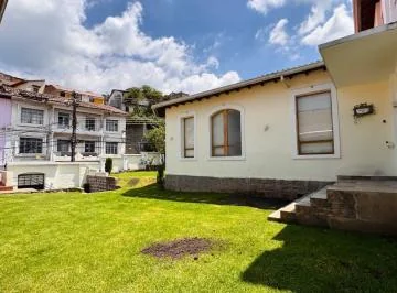 Casa Grande Remodelada en Venta con Amplio Patio, 9 Suites y 4 Parqueaderos — imagen 3