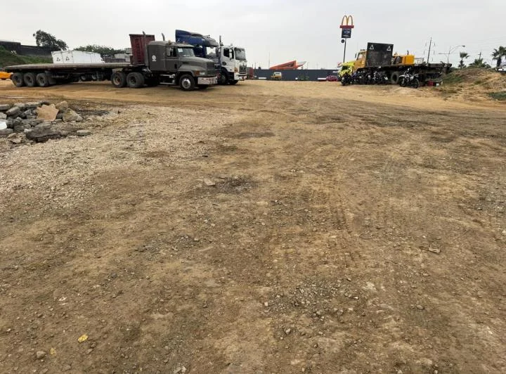 Terreno en Alquiler 4282 M²| Av Franscisco de Orellana| Al Pie de La Vía, Guayas — imagen 1