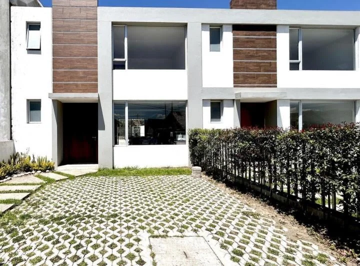 Venta de Casa Sector Conocoto en Urbanización. Provincia de Pichincha — imagen 1