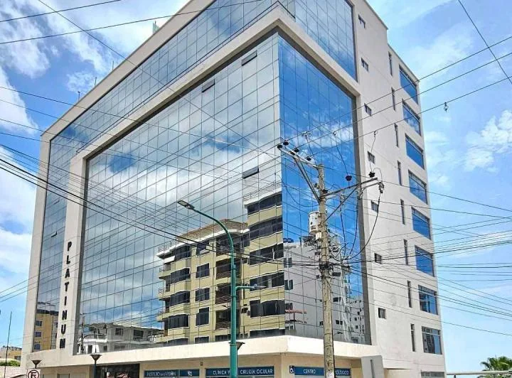 Vendo Oficina Edf. Platinium. Av Flavio Reyes, Manabí — imagen 1