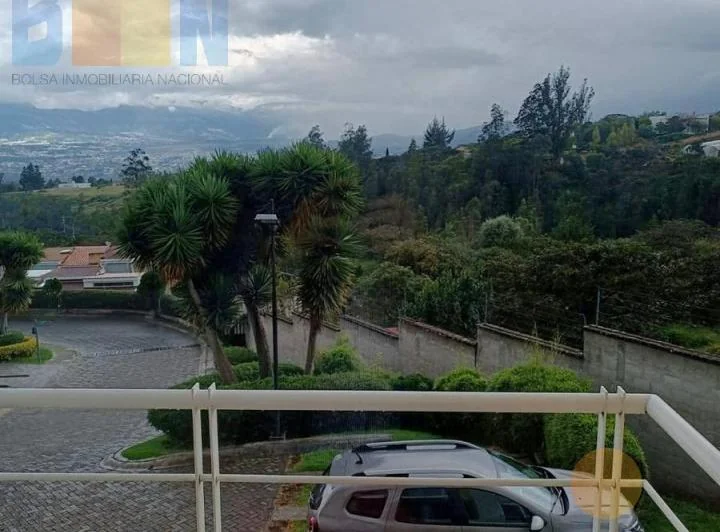 Casa Esquinera en Venta, Conjunto Altos de Nayón, Sector Nayón — imagen 1