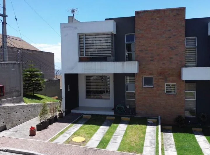 Venta Casa Sector Carcelen Excepcional Vista, Comodidad y Seguridad — imagen 1