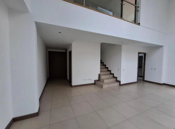 Lindo Departamento Duplex de Venta, Tres Habitaciones Bellavista — imagen 1