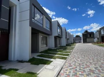 Tumbaco, Casa Independiente en Venta con Jardín, en Exclusivo Conjunto C17 — imagen 5
