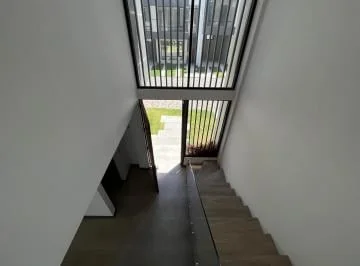 Tumbaco, Casa Independiente en Venta con Jardín, en Exclusivo Conjunto C17 — imagen 3