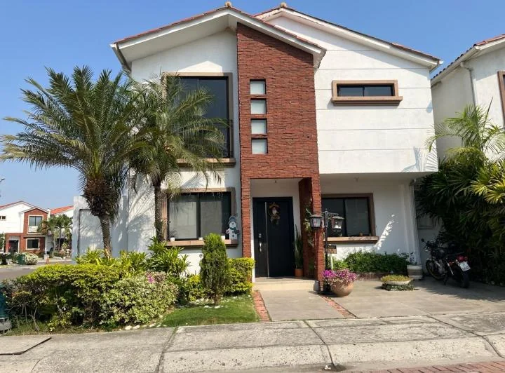 Casa en Venta, Urbanizacion Napoli, Via Salitre, Vanro, Guayas — imagen 1