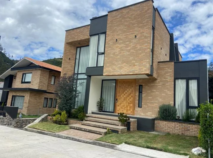 Casa en Venta, Urbanizacion, Narancay, Azuay — imagen 1
