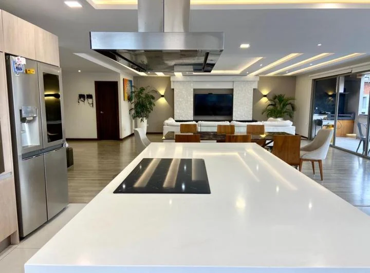 Penthouse en Venta, con 2 Terrazas. Ordoñez Lasso, Azuay — imagen 1