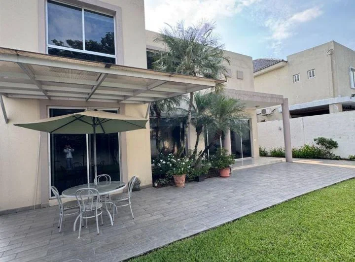 Casa con 3 Recámaras en Venta en Samborondón, 454 m² Terreno, Guayas — imagen 1