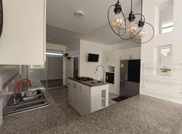 Casa en Venta, Amplia, 5 Dorm., Urb. Manta Beach, Manabí — imagen 4