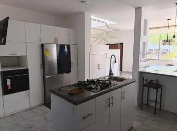 Casa en Venta, Amplia, 5 Dorm., Urb. Manta Beach, Manabí — imagen 3