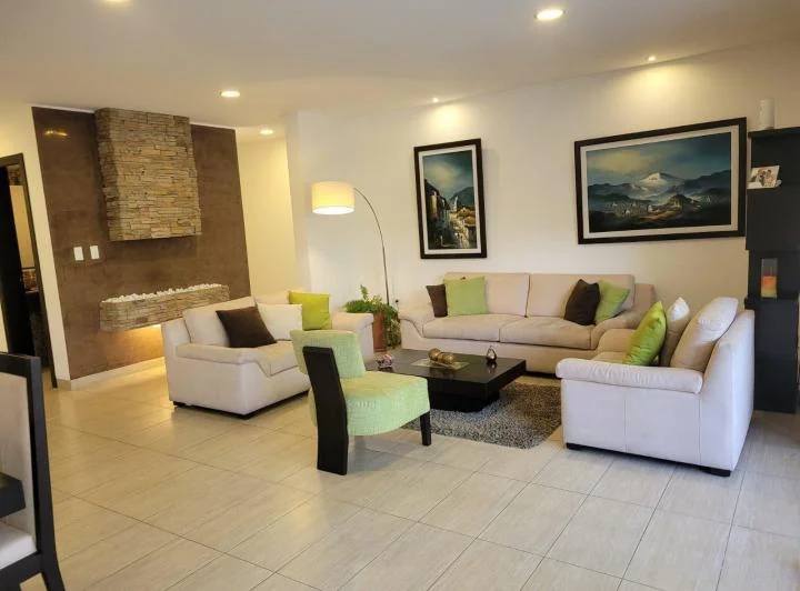 Valle de Los Chillos Departamento con Balcón en Venta Dentro de Urbanización Sector Playa Chica — imagen 1