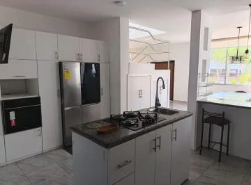 Casa en Venta, Amplia, 4 Dorm., Urb. Manta Beach, Manabí — imagen 2