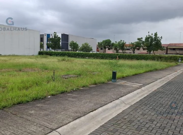 Alquiler de Terreno Esquinero en Plaza Nexus. m. B. Guayas — imagen 1