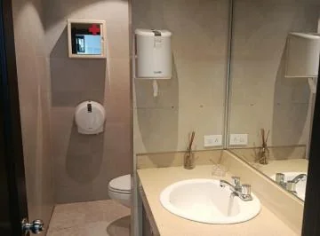 Oficina Ejecutiva 223 m² Amoblada, Lista Para Ocupar con Parqueo, Guayas — imagen 4
