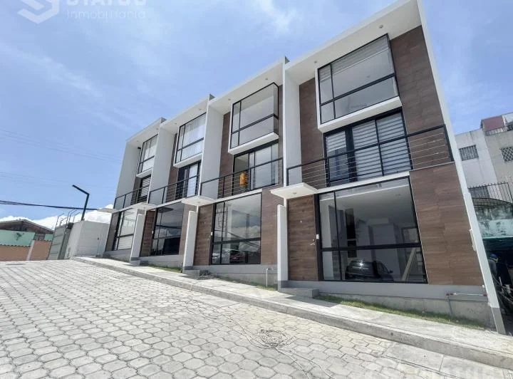 Venta de Casa en Conocoto - Cerca Al Puente 2 Autopista Gral. Rumiñahui — imagen 1