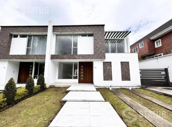 Venta de Casa Sector Conocoto, Cerca Supermercado Santa María — imagen 1