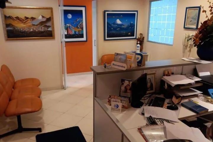 Vendo Oficina con 5 Estaciones Odontológicas 127 m. Sector Megamaxi — imagen 1