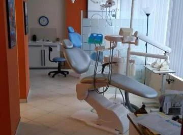 Vendo Oficina con 5 Estaciones Odontológicas 127 m. Sector Megamaxi — imagen 4