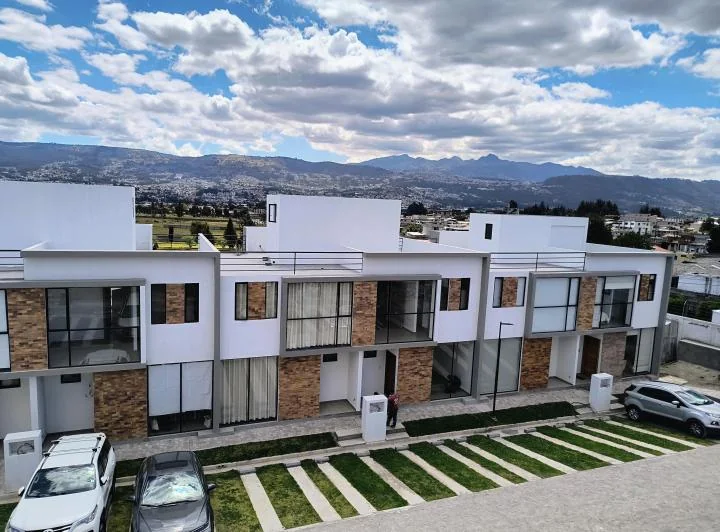 Venta Casas Valle de Los Chillos — imagen 1