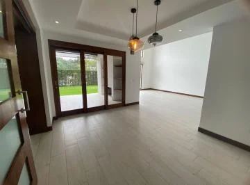 Venta de Casa 4 Dorm., en Urbanizacion, Diseño Doble Altura, Nayon — imagen 2