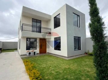 Casa en Venta en Natabuela - Moderna, Amplia y Excelente Ubicación, Imbabura — imagen 3
