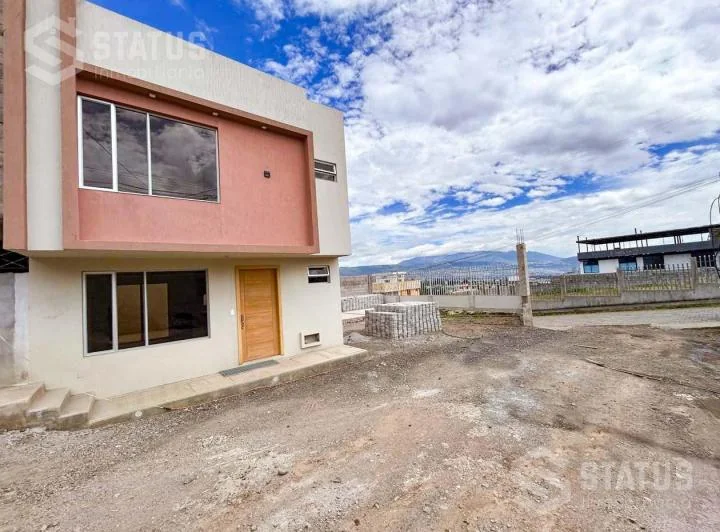 Venta de Casa Sector Sangolquí – Cerca Gasolinera Condorvall — imagen 1